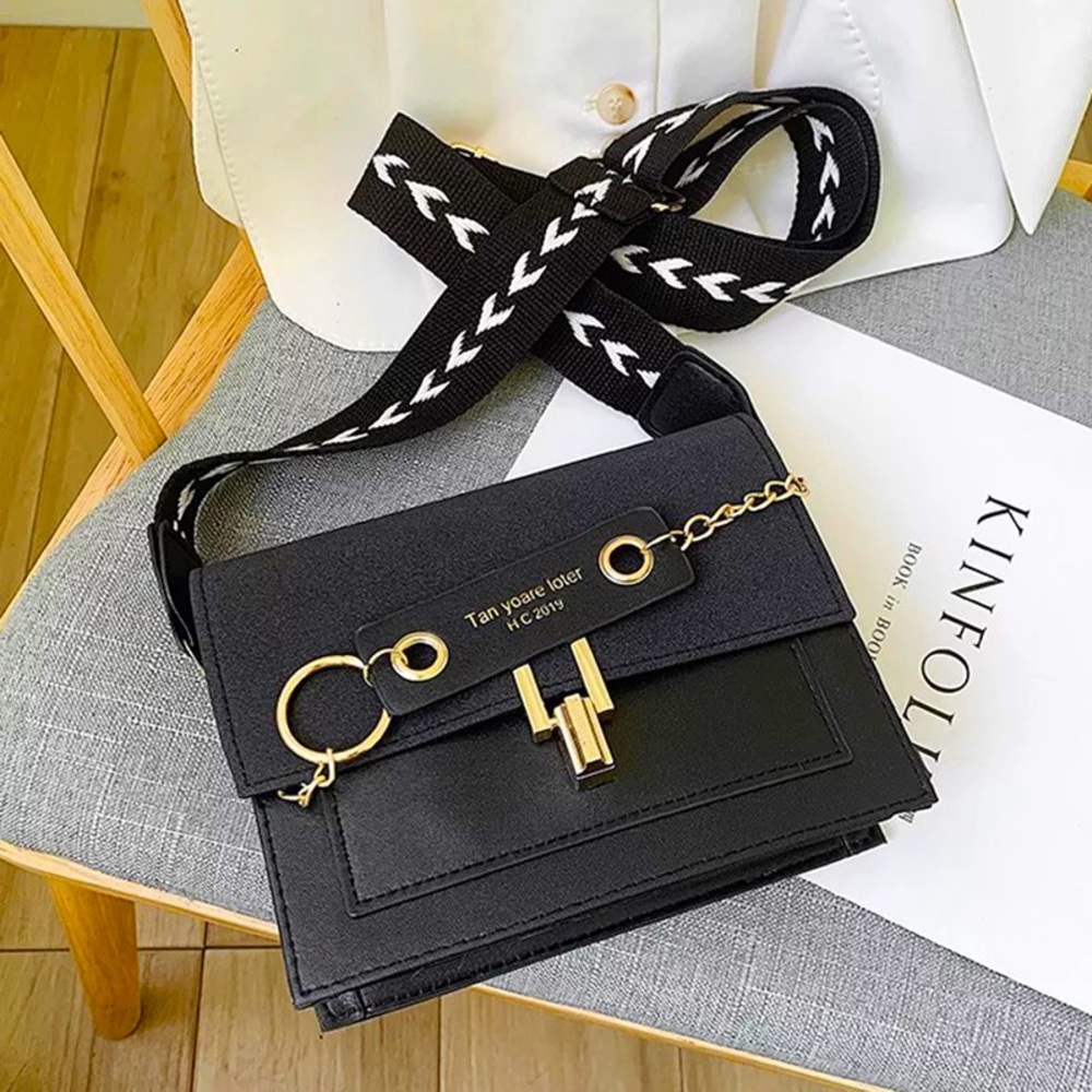 All black shoulder bag available.